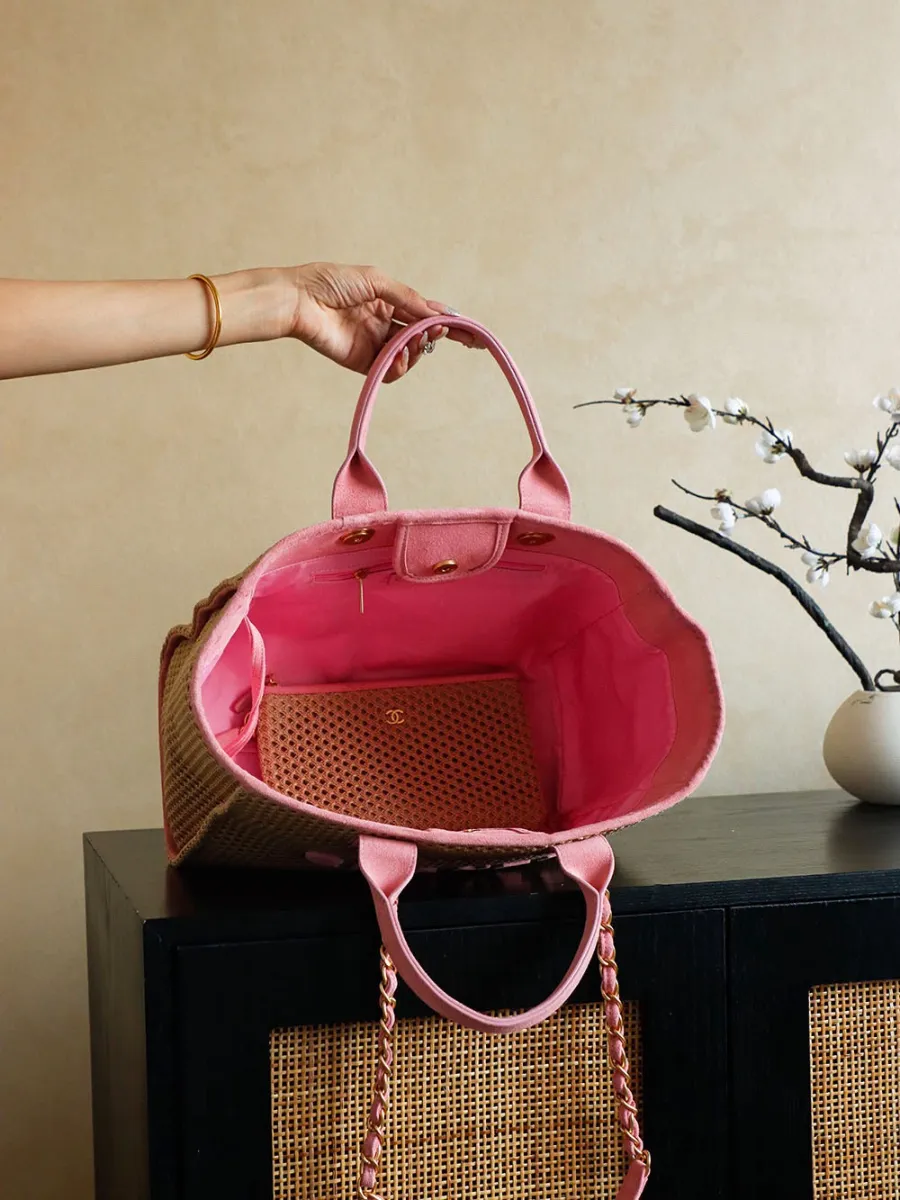chanel26_cruise_a66941_inside.jpg