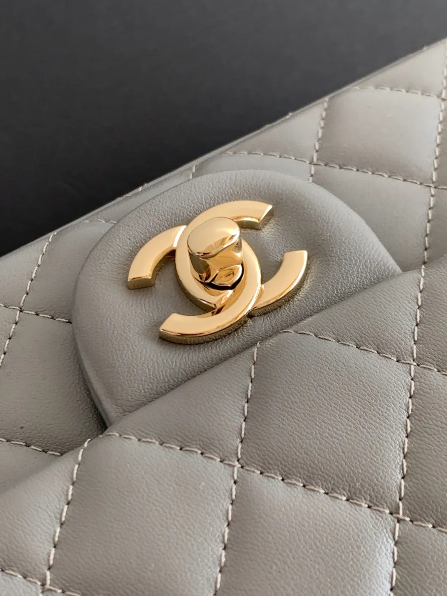 chanel_latest_mini_grained_lambskin_20bag_as2431_detail_01.jpg