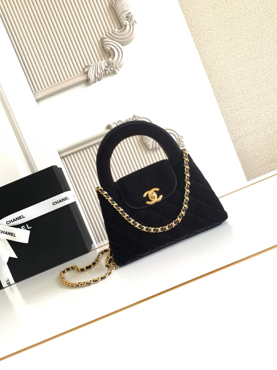 chanel_silkeubelbes_kellybag_as4416_front.jpg