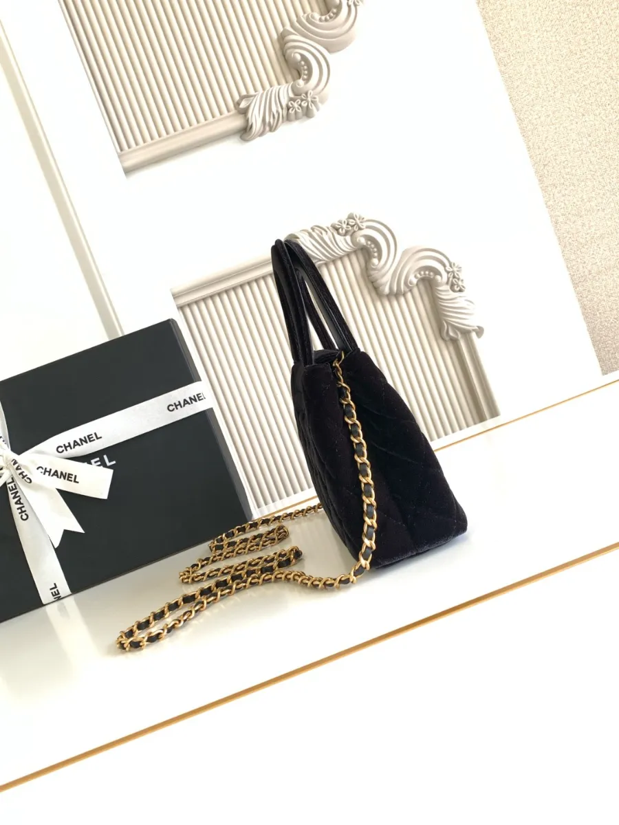 chanel_silkeubelbes_kellybag_as4416_side.jpg