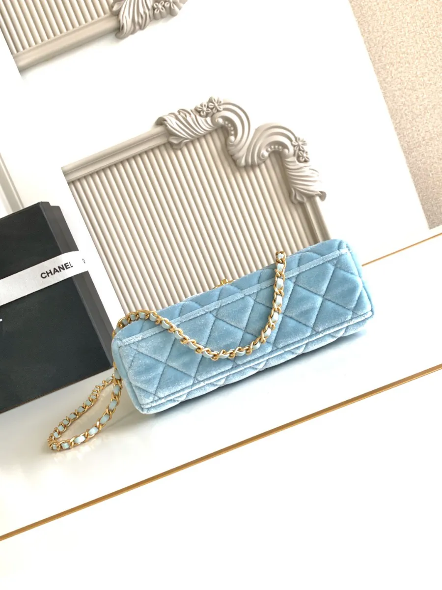 chanel_silkeubelbes_kellybag_as4416_bottom.jpg