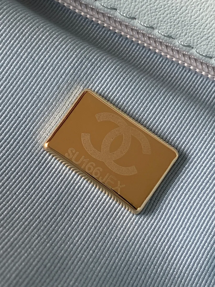 chanel_silkeubelbes_kellybag_as4416_detail_05.jpg