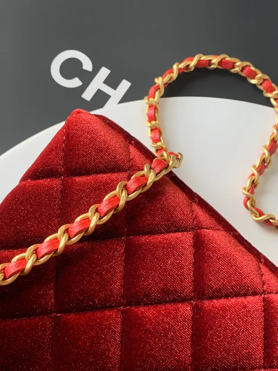 chanel_silkeubelbes_kellybag_as4416_detail_03.jpg