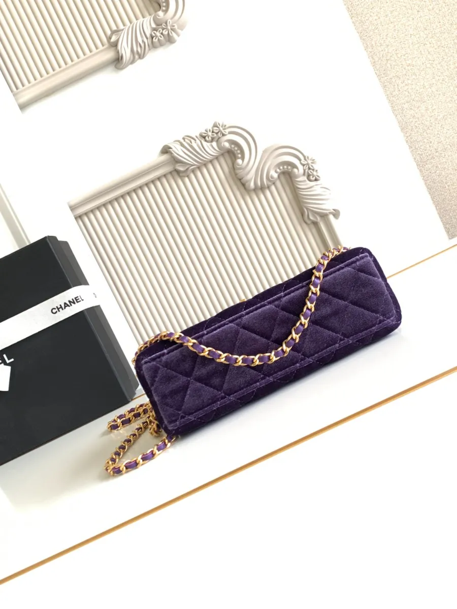 chanel_silkeubelbes_kellybag_as4416_bottom.jpg