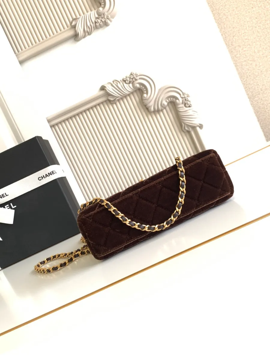 chanel_silkeubelbes_kellybag_as4416_bottom.jpg