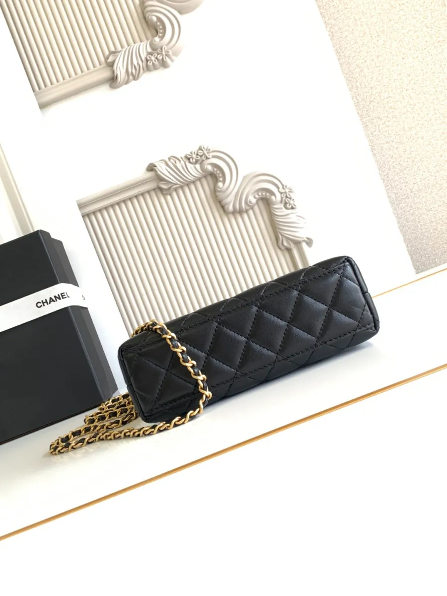 chanel_lambskin_kellybag_as4416_bottom.jpg