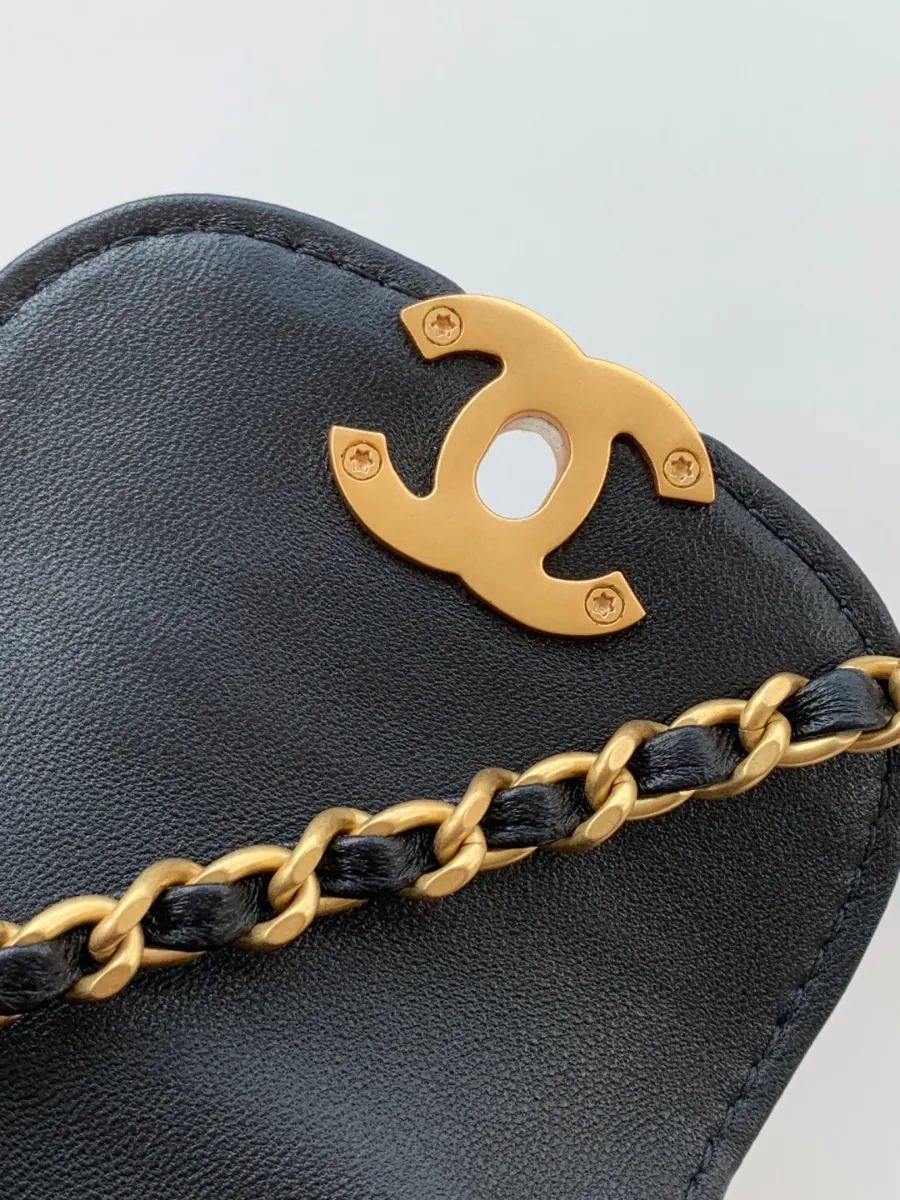 chanel_lambskin_kellybag_as4416_detail_03.jpg