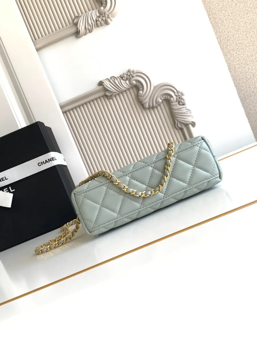 chanel_lambskin_kellybag_as4416_bottom.jpg