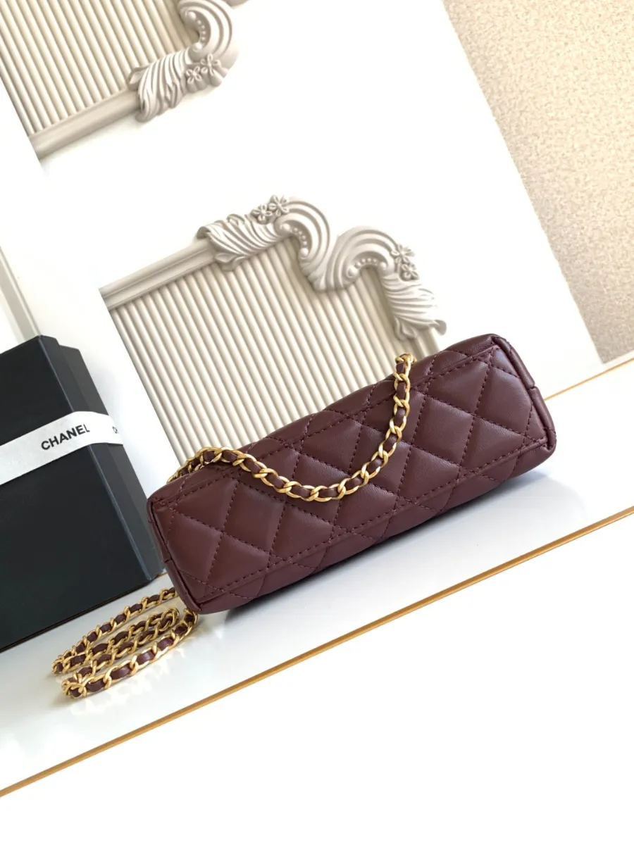chanel_lambskin_kellybag_as4416_bottom.jpg
