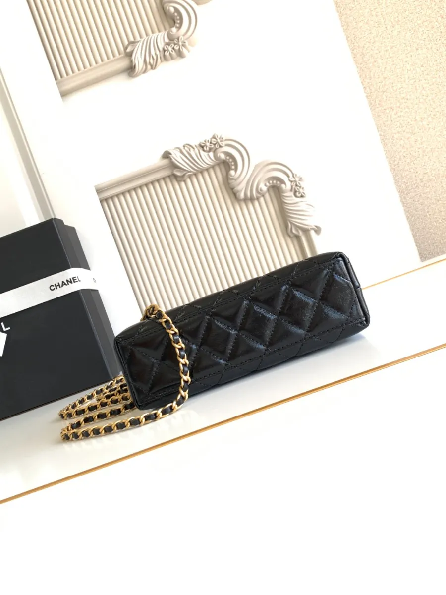 chanel_lambskin_kellybag_as4416_bottom.jpg