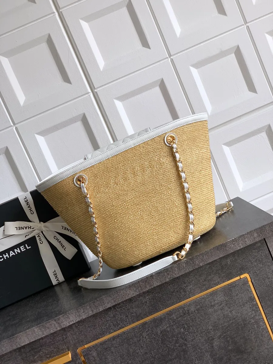 chanel_26c_latest_woven_totebag_as5951_back.jpg