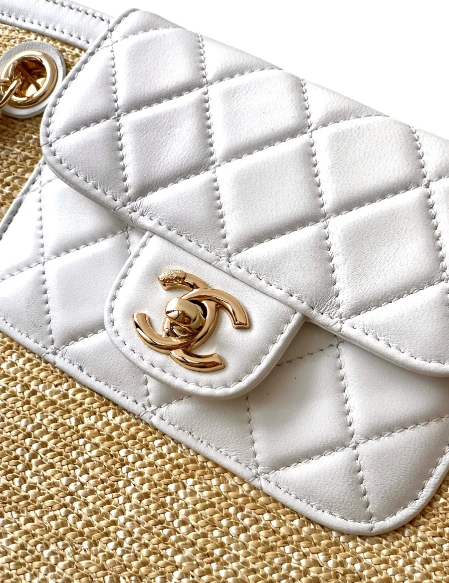 chanel_26c_latest_woven_totebag_as5951_detail_01.jpg