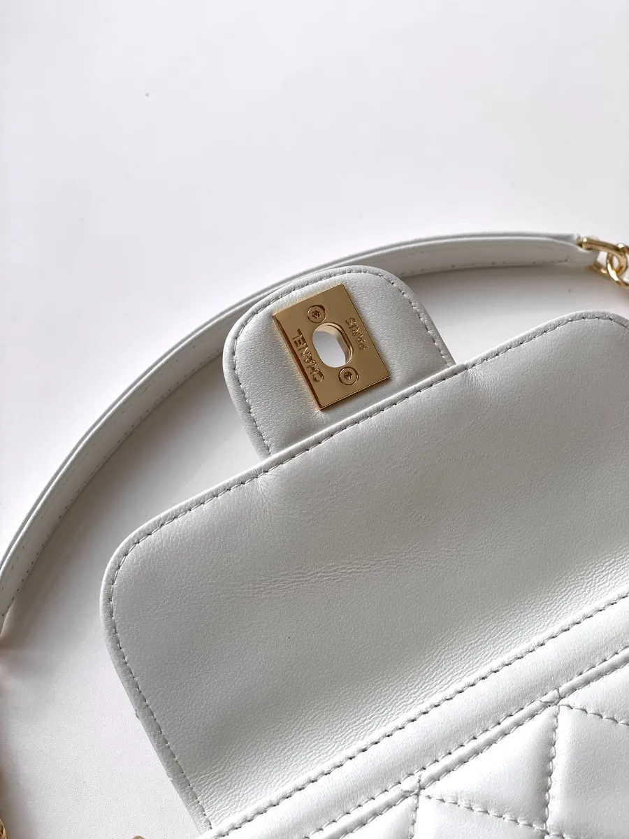 chanel_26c_latest_woven_totebag_as5951_detail_03.jpg
