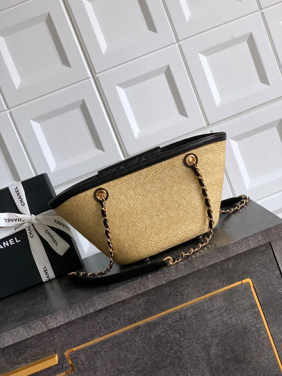 chanel_26c_latest_woven_totebag_as5951_back.jpg