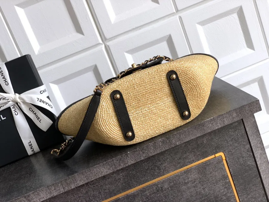 chanel_26c_latest_woven_totebag_as5951_bottom.jpg