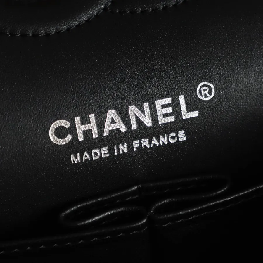 chanel_medium_denim_double_flap_shoulder_bag_detail_04.jpg