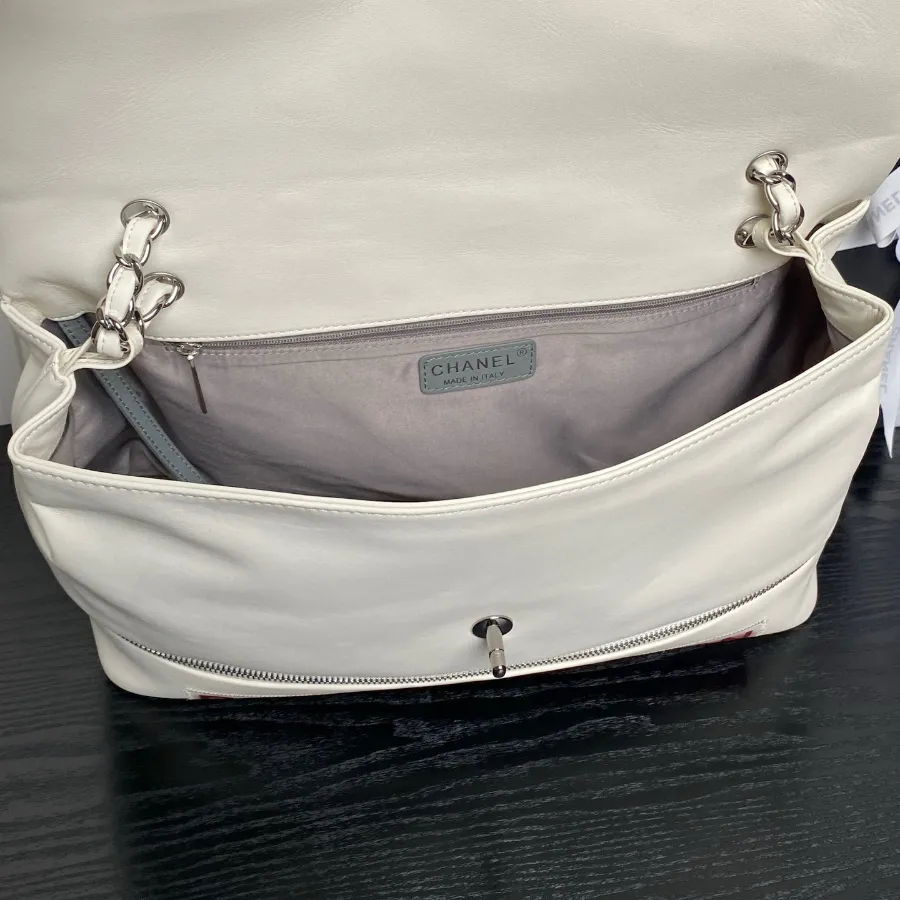 chanel_vintage_paris-london_flap-bag_9902_bottom.jpg