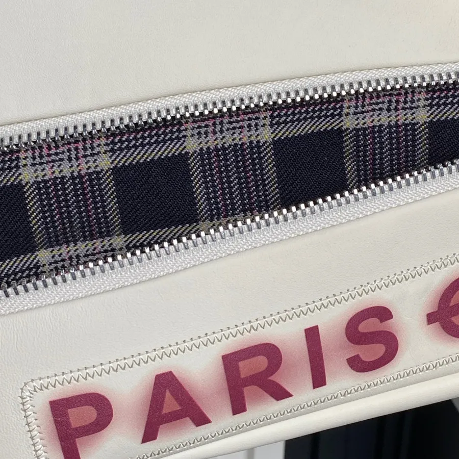 chanel_vintage_paris-london_flap-bag_9902_detail_02.jpg