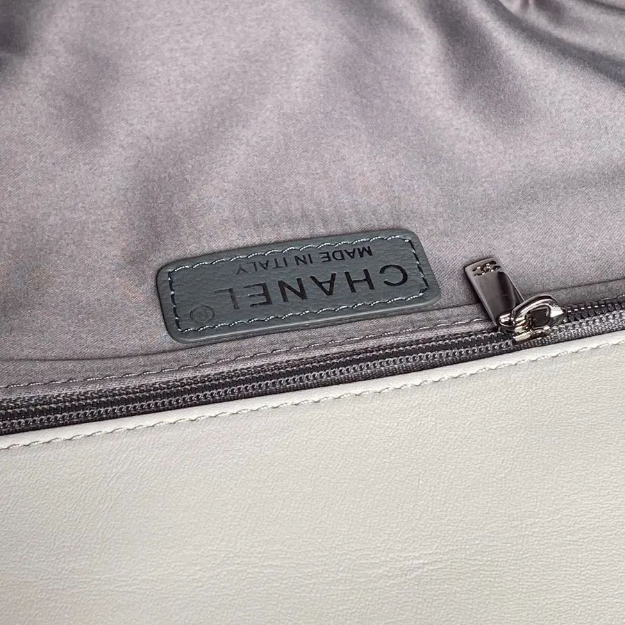 chanel_vintage_paris-london_flap-bag_9902_detail_04.jpg