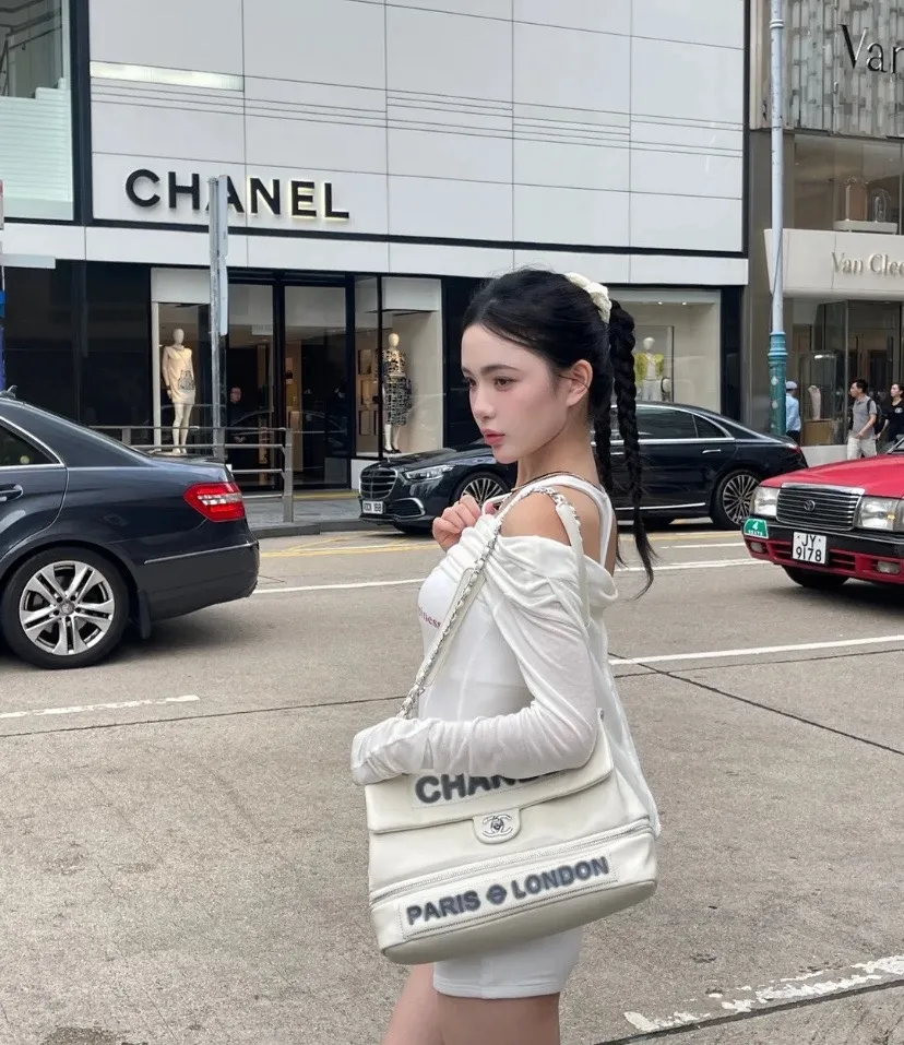 chanel_vintage_paris-london_flap-bag_9902_detail_19.jpg