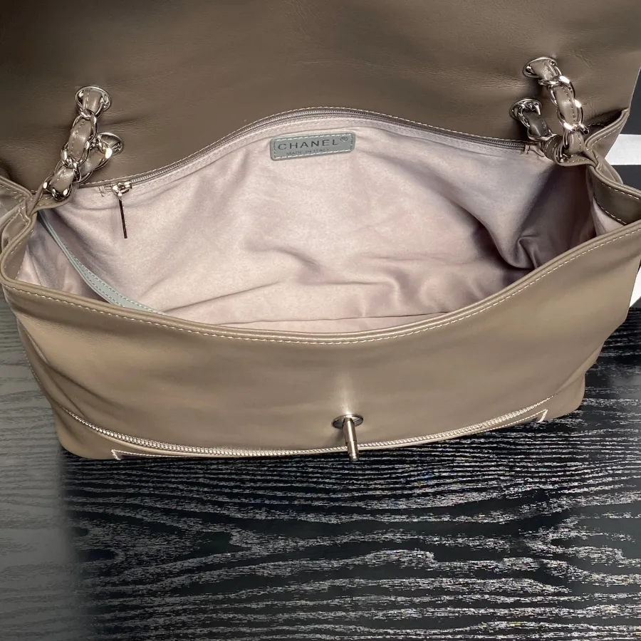 chanel_vintage_paris-london_flap-bag_9902_bottom.jpg