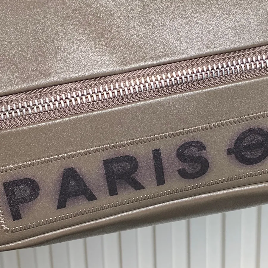 chanel_vintage_paris-london_flap-bag_9902_detail_02.jpg