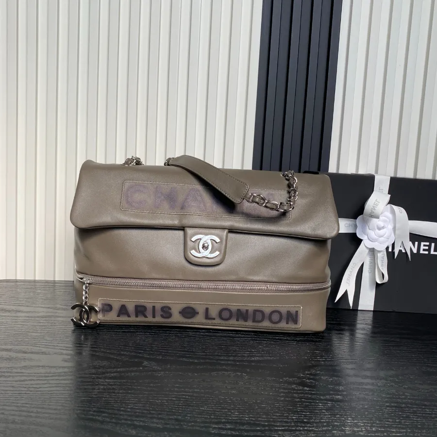 chanel_vintage_paris-london_flap-bag_9902_front.jpg