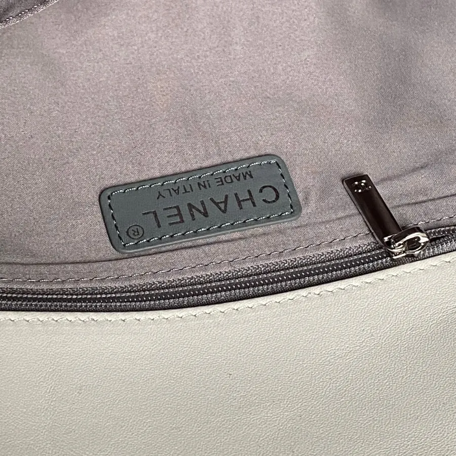 chanel_vintage_paris-london_flap-bag_9902_detail_03.jpg