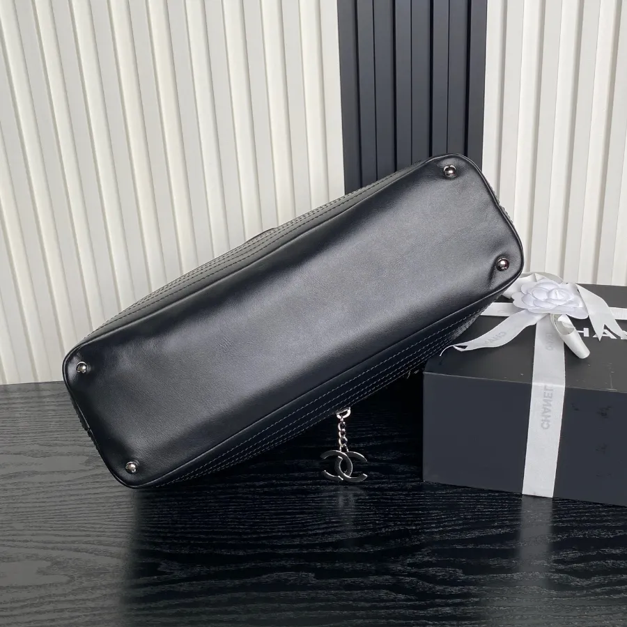 chanel_vintage_paris-london_flap-bag_9902_back.jpg