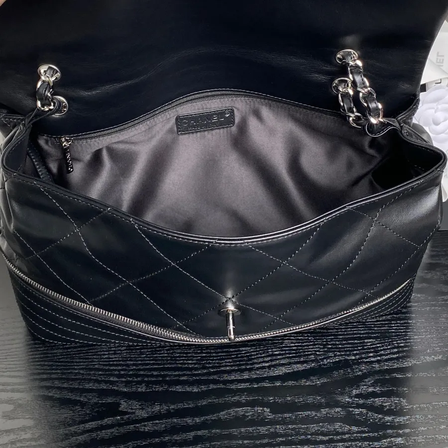 chanel_vintage_paris-london_flap-bag_9902_bottom.jpg