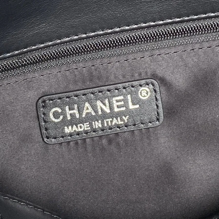 chanel_vintage_paris-london_flap-bag_9902_detail_03.jpg