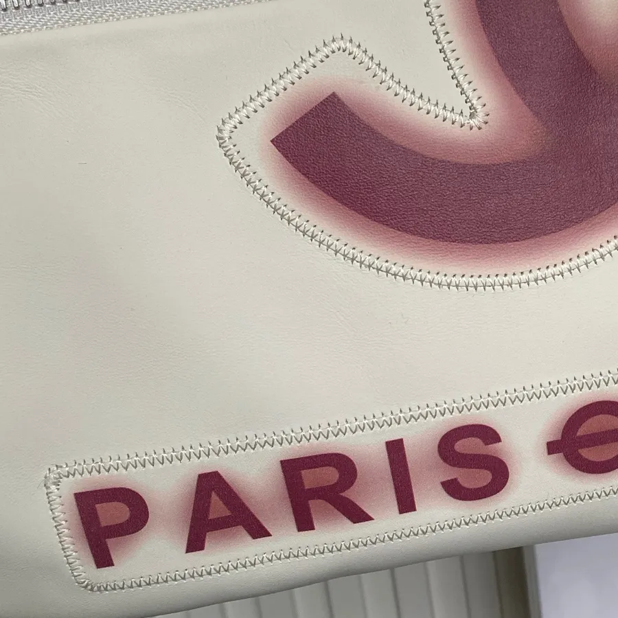 chanel_vintage_paris-london_tote-bag_9901_detail_01.jpg