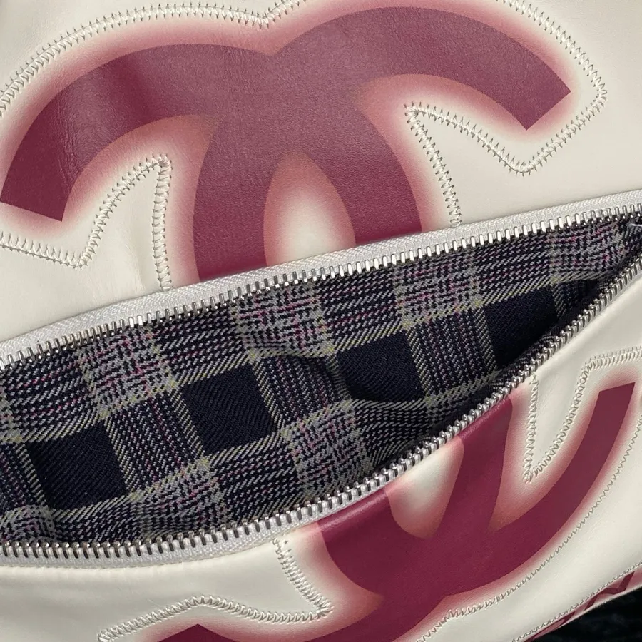 chanel_vintage_paris-london_tote-bag_9901_detail_03.jpg