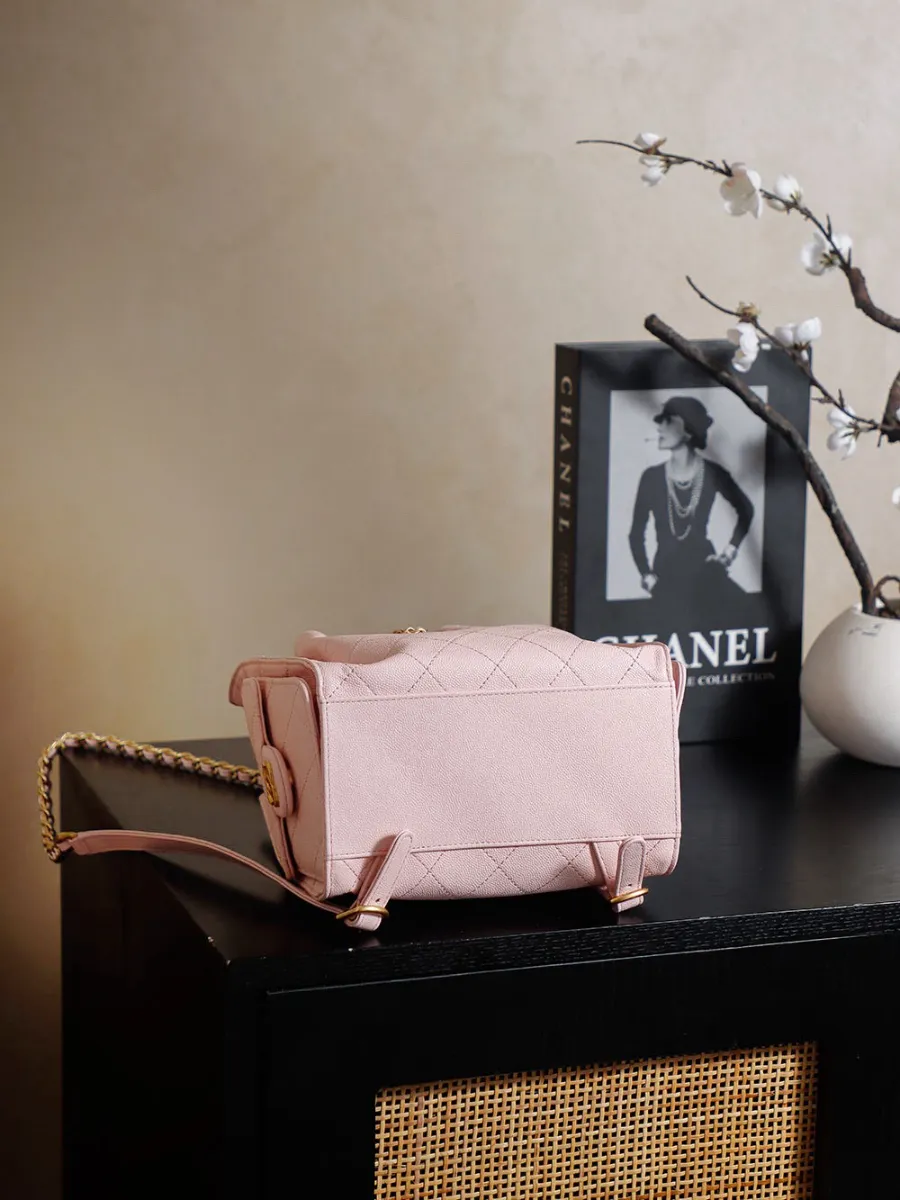 chanel_25b_double_shoulder-bag_backpack_as5600_bottom.jpg