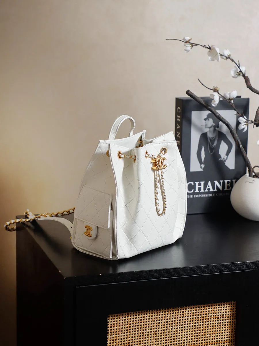 chanel_25b_double_shoulder-bag_backpack_as5600_detail_01.jpg
