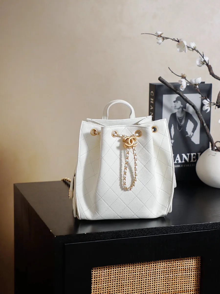 chanel_25b_double_shoulder-bag_backpack_as5600_front.jpg