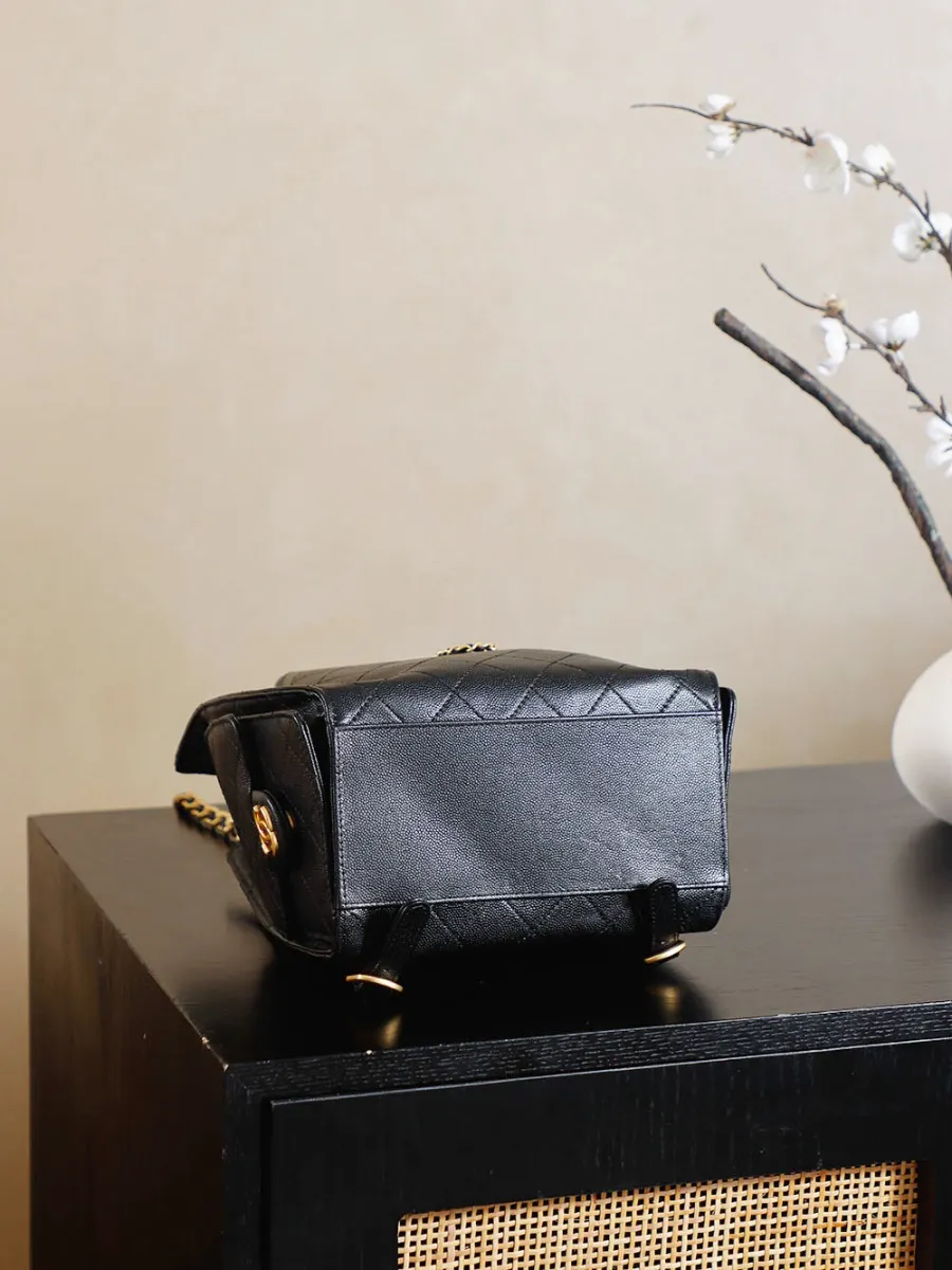 chanel_25b_double_shoulder-bag_backpack_as5600_bottom.jpg