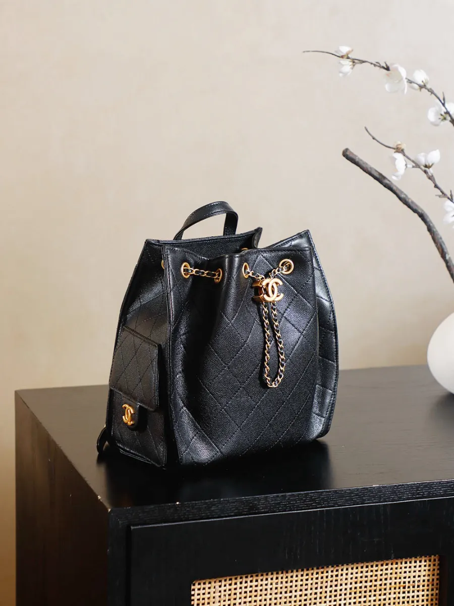 chanel_25b_double_shoulder-bag_backpack_as5600_detail_01.jpg