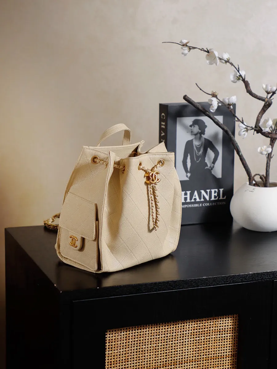 chanel_25b_double_shoulder-bag_backpack_as5600_detail_01.jpg