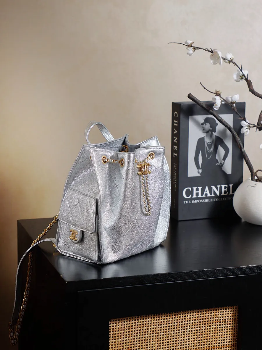 chanel_25b_double_shoulder-bag_backpack_as5600_detail_01.jpg